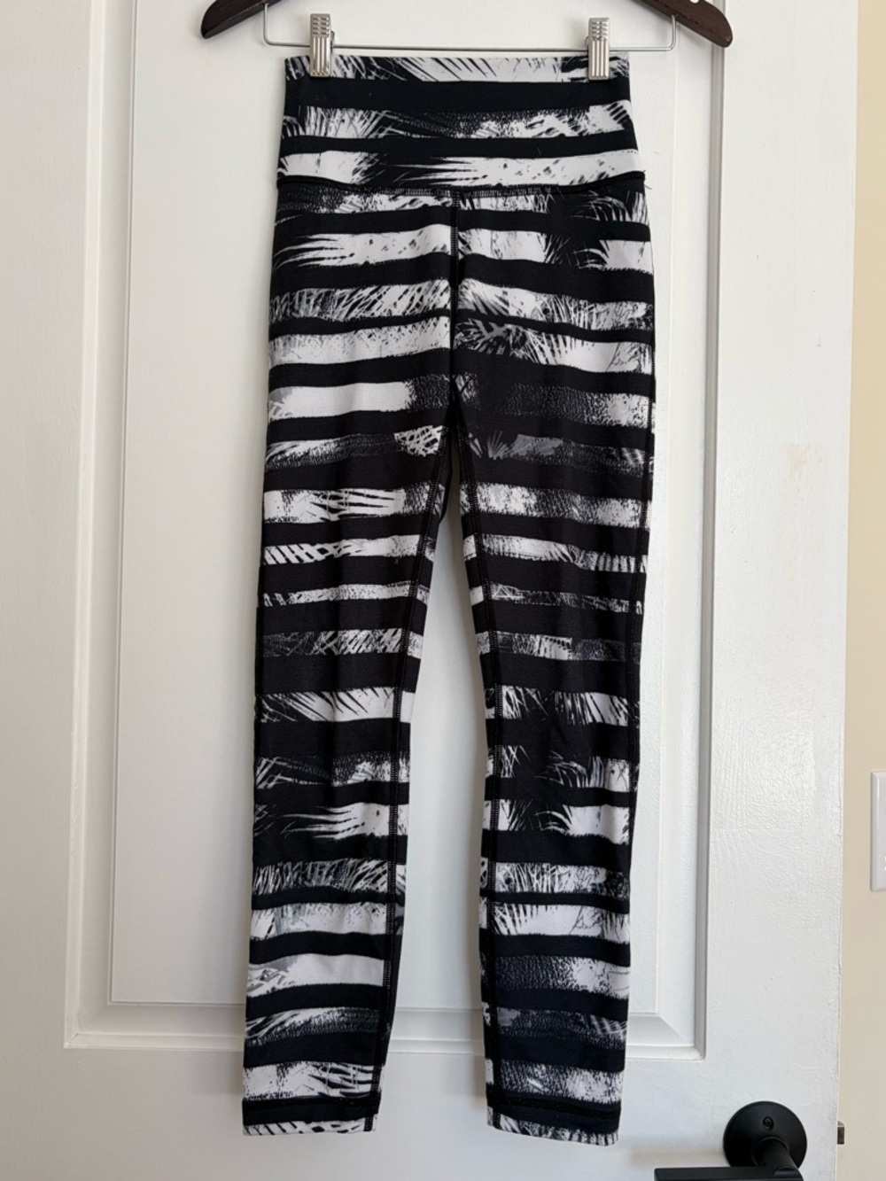LULULEMON High Times, Black & White Print Leggings (XS)